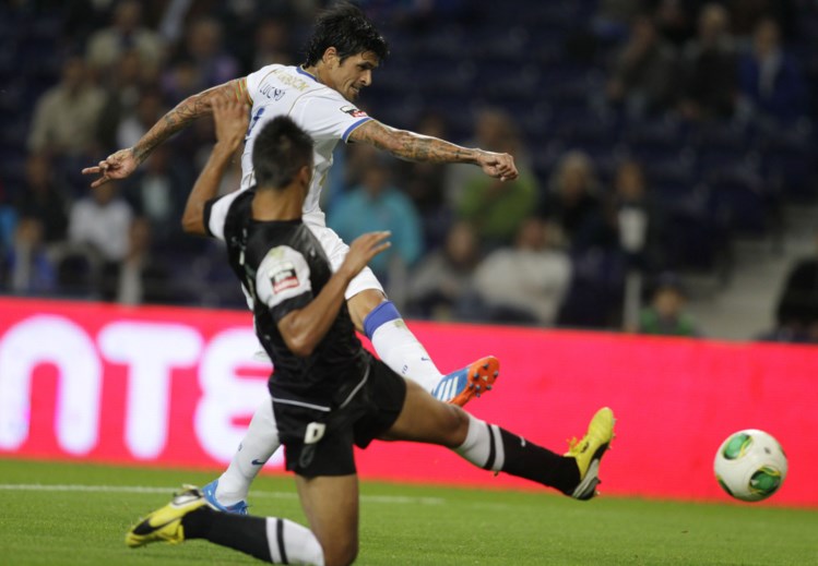 FC Porto derrotou o Vitória de Guimarães com penálti controverso